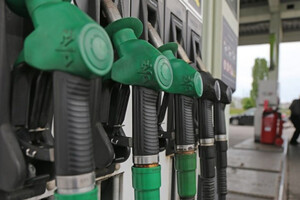 Ціни зростають четвертий місяць поспіль: скільки коштує літр пального на АЗС 