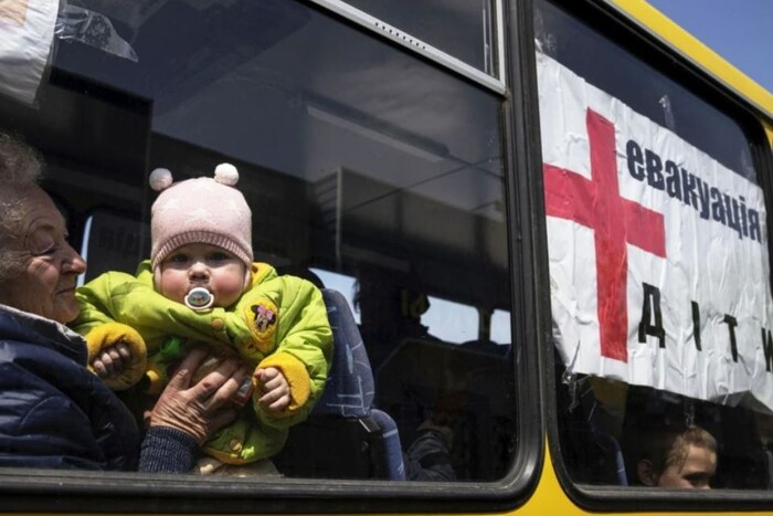 Влада Херсонщини закликала сім'ї з дітьми евакуюватися із області