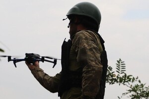 ЗСУ показали, як окупант намагався втекти від українського дрона: епічне відео