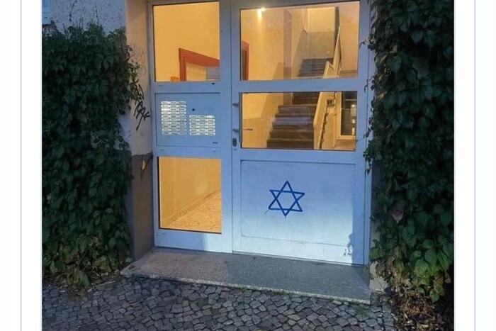 У Берліні на будинках невідомі намалювали зірку Давида, так робили нацисти 
