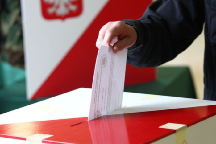 Сапери у Варшаві через загрозу вибуху перевіряють виборчі дільниці