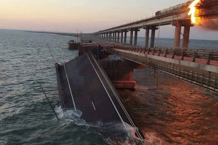 Оккупанты возводят новые барьеры возле Крымского моста: спутниковые фото