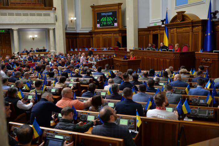 Рада проголосовала за пожизненный статус и проверки политически важных лиц