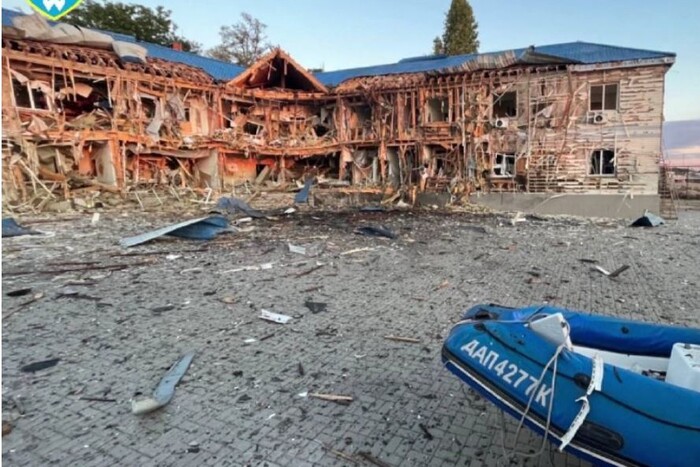 Атака на Одесу: уламки збитих дронів впали в яхт-клубі (фото)