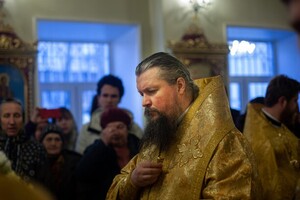 Митрополит Онуфрій заборонив у служінні священнику, який втік з окупованого Криму