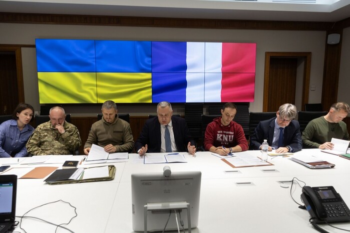 Україна розпочала з Францією двосторонні переговори про гарантії безпеки