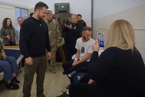 Зеленського зворушила дівчинка, яка прийшла відвідати батька у шпиталі (відео)