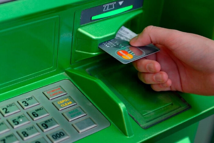 Могут ли украинцам блокировать банковские карты за неявку в ТЦК? Разъяснение