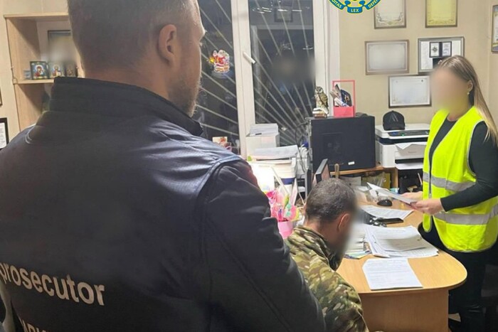 Чоловік у військовій формі намагався пограбувати магазин у Харкові