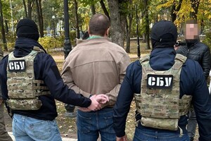 Закривав очі на порушення монополістів: чиновник АМКУ попався на хабарі