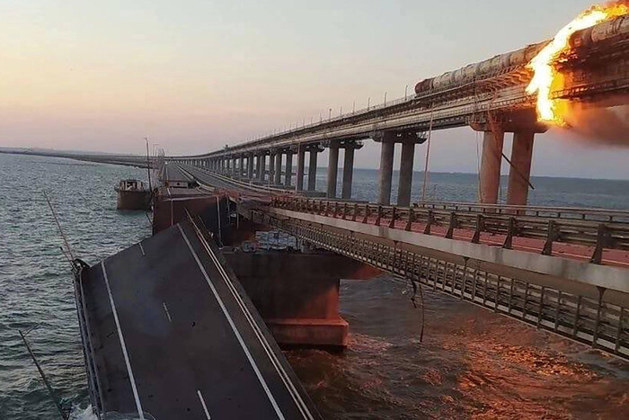 ВМС объяснили, когда будет полностью разрушен Керченский мост