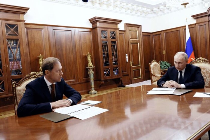 Кремль опублікував свіжі фотографії Путіна на тлі чуток про його погане самопочуття