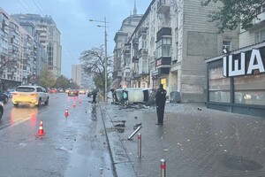 Правоохоронці повідомили про підозру водію, який в'їхав у зупинку з людьми у центрі Києва