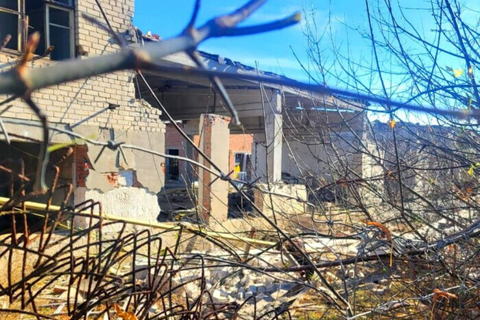 Рашисты сбросили на Херсонщину 35 авиабомб: фото разрушений