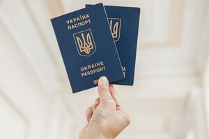 Украинцы массово получают паспорта для свои детей после достижения ими 16 лет