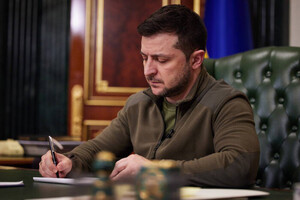Зеленский одобрил пожизненный финмониторинг чиновников