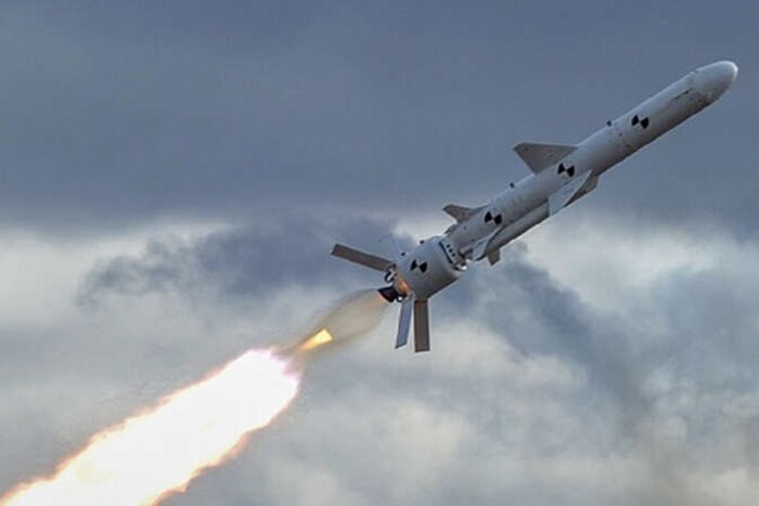 Повітряні сили пояснили, чому Росія зупинила використання високоточних ракет Х-101