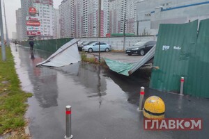 Ураганний вітер в Києві вже наробив лиха (фото, відео)
