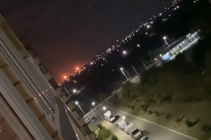 У Краснодарському краї РФ на нафтопереробному заводі пролунав вибух, спалахнула пожежа