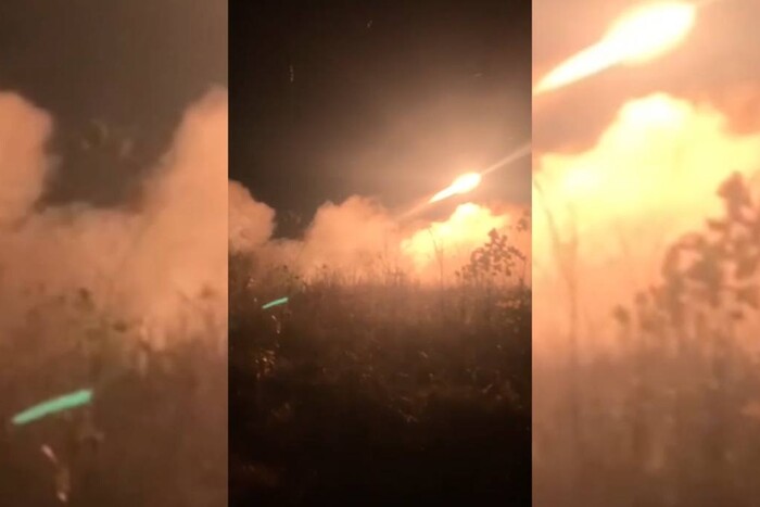 Повітряні сили показали, як вночі збивали ракети над Дніпропетровщиною (відео)
