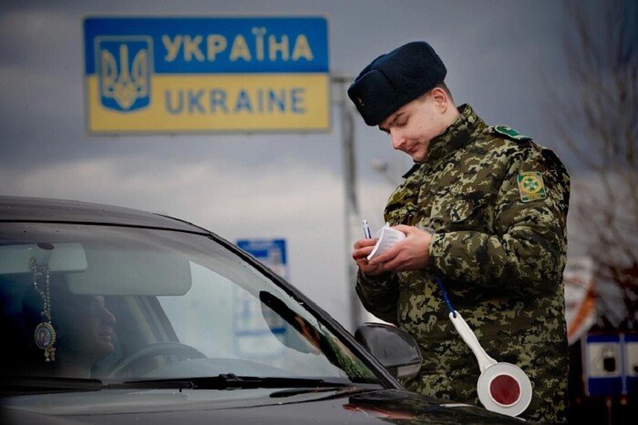 Документи з «Дії» перестали приймати на пропускних пунктах України