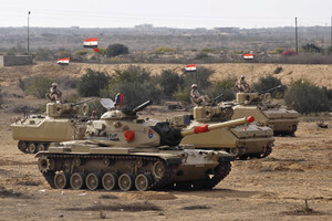 Одна страна отправила танки и бронемашины на границу с Газой