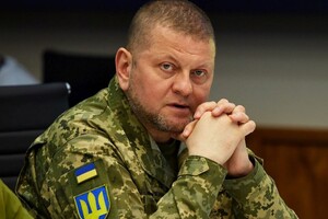 На думку Залужного, навіть попри переважаючу кількість літаків та гелікоптерів росіяни не відчувають себе спокійно в небі України