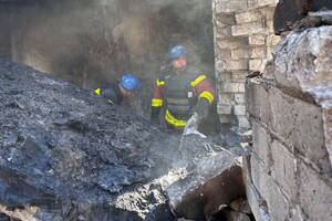 Рятувальники ліквідовують наслідки ворожих обстрілів