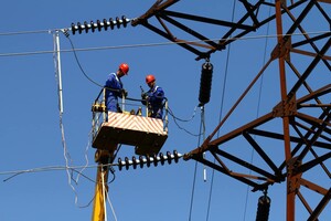 Через негоду, обстріли та техпорушення знеструмлені споживачі у семи областях