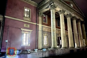 В Одеському національному художньому музеї пошкоджені стіни, вибиті деякі шибки та скло
