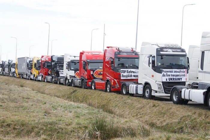 Польські перевізники повністю заблокували рух вантажівок на двох пунктах пропуску