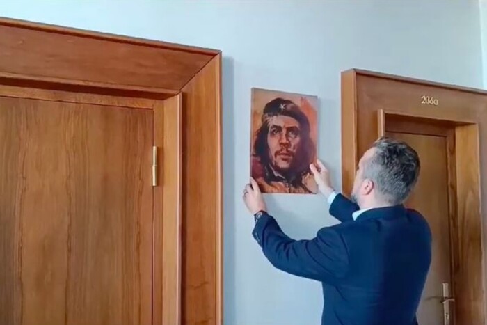 У парламенті Словаччини розгорівся скандал через портрет Че Гевари