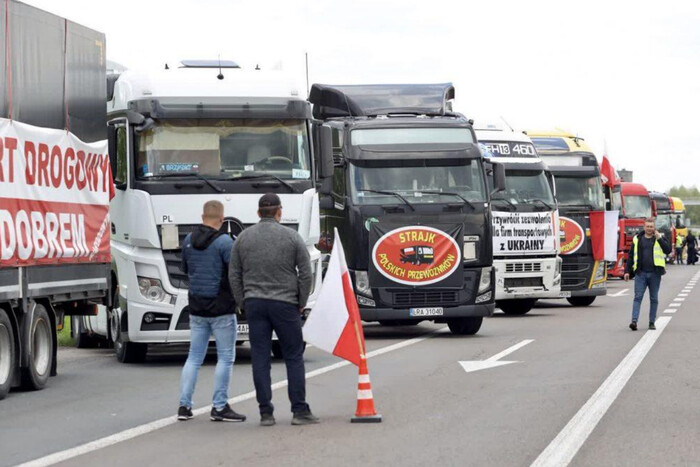 Хто блокує вантажівки з України? Український посол закликав до здорового глузду польських перевізників