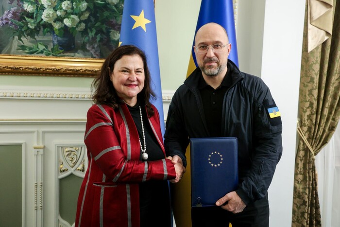 Початок переговорів про вступ до ЄС: Україна офіційно отримала рекомендації Єврокомісії 
