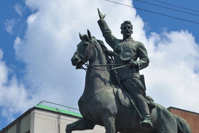 Кабмін дозволив демонтувати пам'ятники Пушкіну і Щорсу в Києві