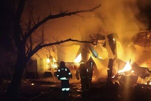 У результаті влучання дронів виникла пожежа в будівлі