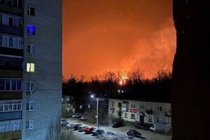 Нічні вибухи й пожежі в Росії