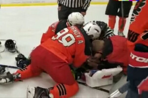 В Москве хоккеист скончался прямо во время матча