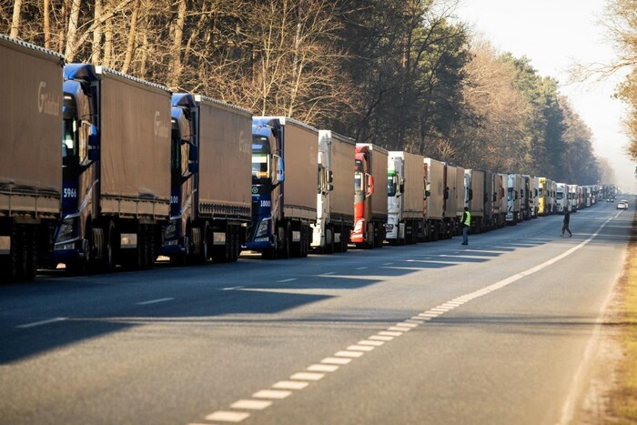 Ситуація на кордоні з Польщею погіршується: скільки вантажівок у черзі