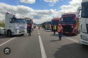 Представники польських автоперевізників блокують кордон з Україною