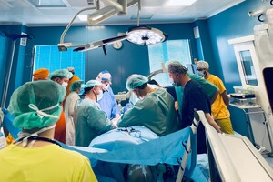 Лікарі у Львові провели унікальну операцію: пришили ногу задом наперед (фото)