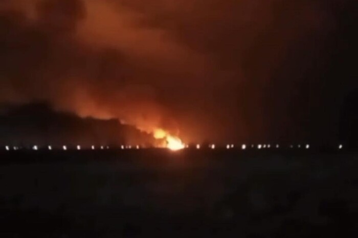 У Росії сталася масштабна пожежа у військовій частині (відео)