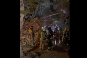 Екстрені служби працюють на місці та шукають постраждалих