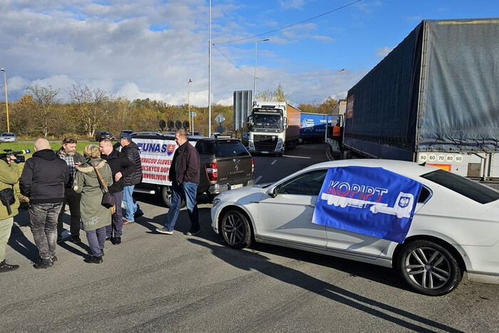 Словацькі перевізники на годину заблокували кордон із Україною