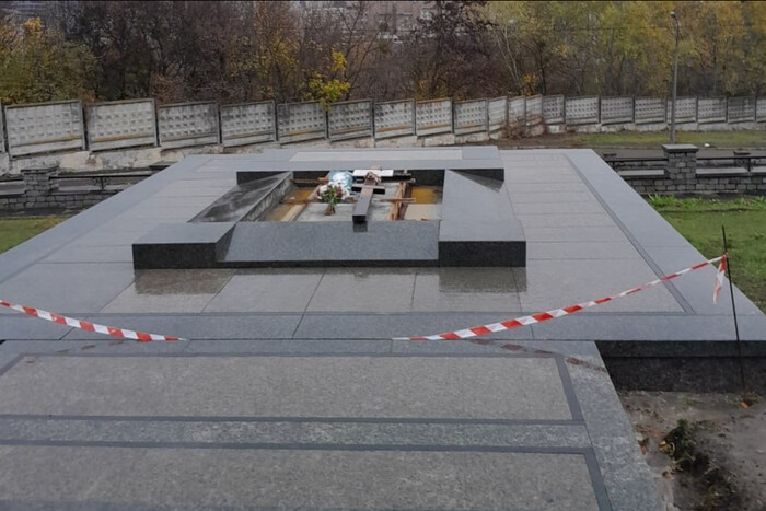 Який вигляд має могила президента Кравчука у Києві: шокуючі фото