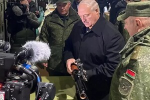 Президент Лукашенко обзавівся власним гранатометом