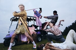 Артист з’являється в п’ятьох несподіваних образах: жебрака, Людовіка XIV, єгипетського фараона, «вовка з Уолл Стріт» та первісної людини