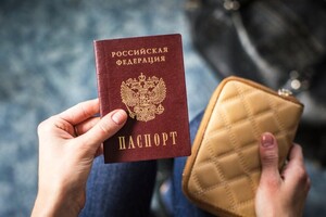 Окупанти вигадали нову схему, щоб змусити пенсіонерів узяти паспорт РФ