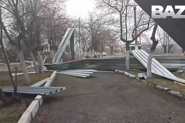 Знак для Росії. Небачений ураган зриває куполи з церков (відео)