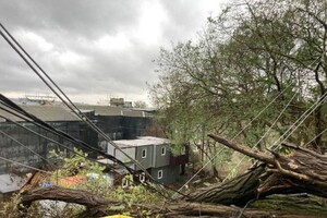Крим потерпає від ураганного вітру та злив: фото і відео руйнувань
